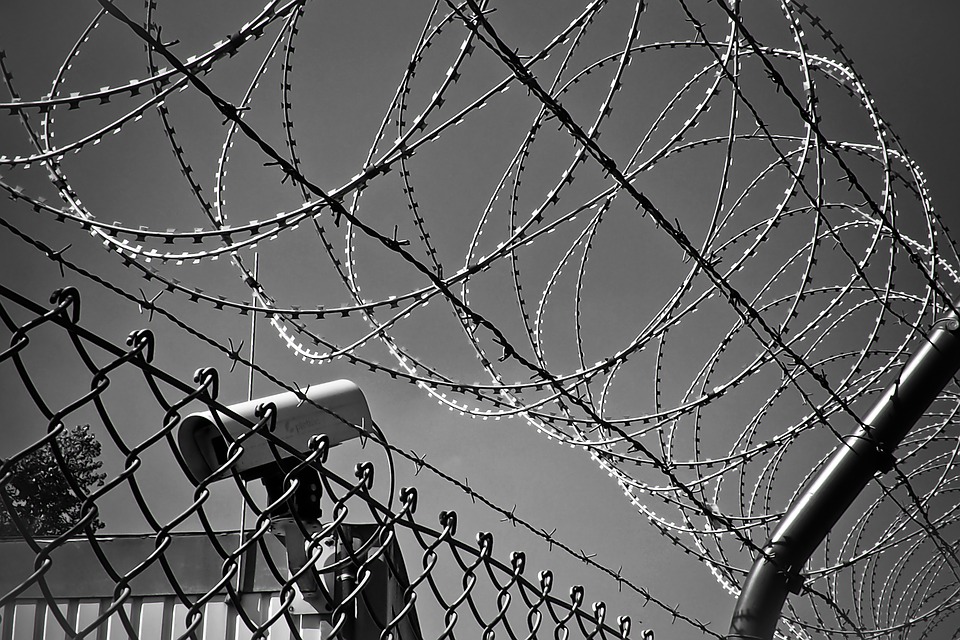 barbed-wire-1670222_960_720 barbed-wire-1670222_960_720